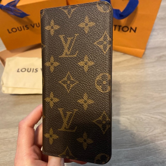 Authentic Louis Vuitton iPhone 7+ Folio - Picture 2 of 5